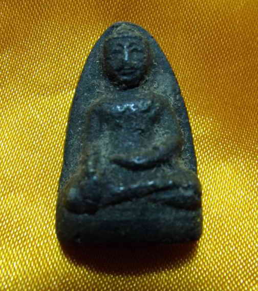 พระเนื้อว่านครับ แต่ไม่รู้อกที่วัดไหน รุ่นอะไรแท้รึไม่ช่วยชี้แนะด้วยครับ ขอบคุณครับ 