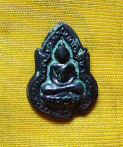 ชี้แนะด้วยครับท่านสมาชิก ออกที่วัดไหน รุ่นอะไร แท้รึไม่ ขอบคุณครับ