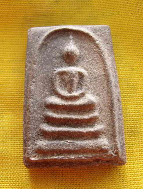 สมเด็จหลวงปู่นาค เนื้อใบลาน แท้รึไม่ครับ ชี้แนะด้วยครับ