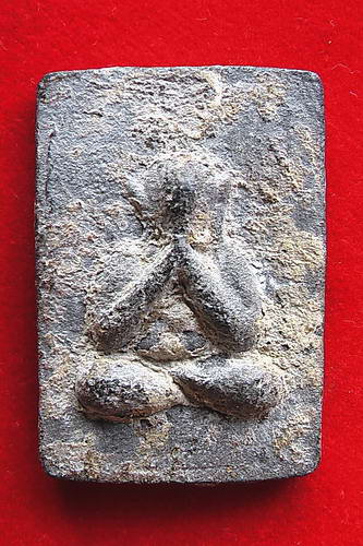 พระเก่ามาก ด้านหลังมียันต์ ช่วยชี้แนะด้วยครับ