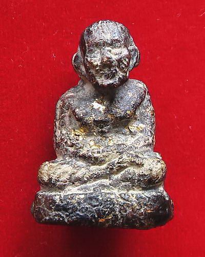 พระเนื้อผง ลอยองค์ ชี้แนะด้วยครับ