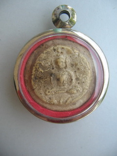 จันทรลอยเนื้อผงครับ