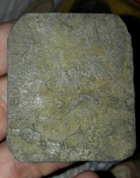 ผมขอสอบถามพระองค์นี้หน่อยครับ ไม่รู้ว่าเป็นพระอะไร เนื้อโลหะ  