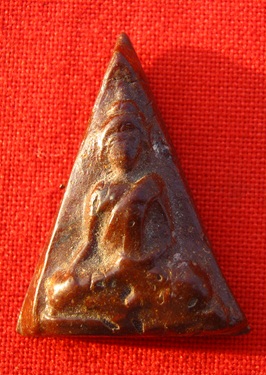 พระนางพญาหลังมียันต์แท้ใหมครับ ที่ใหนครับ ราคาเท่าใหร่ครับ