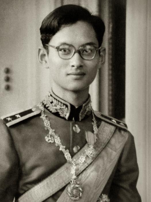 น้อมส่งเสด็จ พ่อของแผ่นดิน สู่สวรรคาลัย