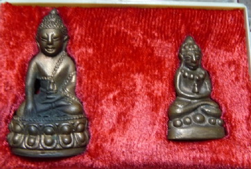 พระกริ่ง พระชัยวัฒน์ รุ่นนี้ใครสร้าง สร้างที่ไหน เล่นหาประมาณเท่าไรครับ 