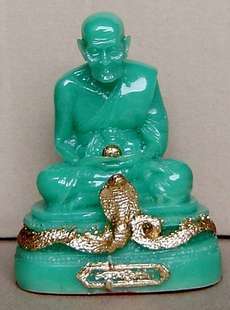 ขอโชว์ครับ พระบูชาหลวงปู่ทวดเทพเจ้าพะโค๊ะ/เหยียบน้ำทะเลจืดเนื้อหยก