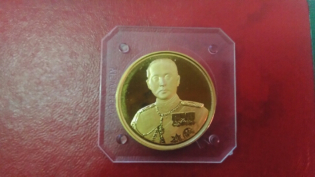 เหรียญ ร.5 หลวงพ่อเกษมเขมโก ปี37 เนื้อทองคำขัดเงาหนัก2บาท ขนาด3.2ซ.ม. พิมใหญ่ นิยม หายากสุดๆ50000บาท