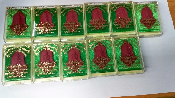 เหรียญท้าวเวสสุวรรณ หลวงพ่ออิฏฐ์ วัดจุฬามณี รุ่นกฐิน 9อาราม เนื้อผงแดง 