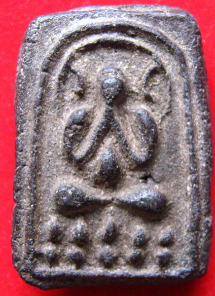 รบกวนผู้รู้ด้วยครับช่วยดูพระปิดตา 2 องค์ครับ 