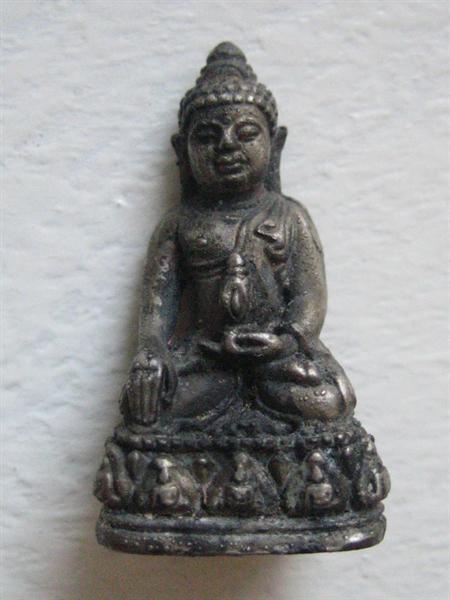 รบกวนท่านผู้รู้ครับ