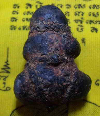 ถ้าไม่ใช้วัดสะพานสูงจะเป้นที่ไหนได้มั้งครับ รึว่าปลอมมานานแล้วครับ แต่เก่าสวยดีนะครับชี้แนะหน่อยครับ