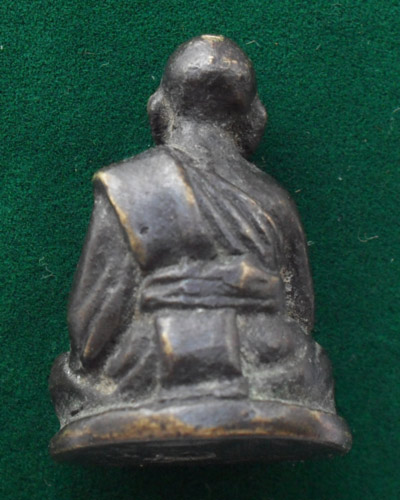 รูปเหมือนเกจิท่านใดขอคำแนะนำด้วยครับ