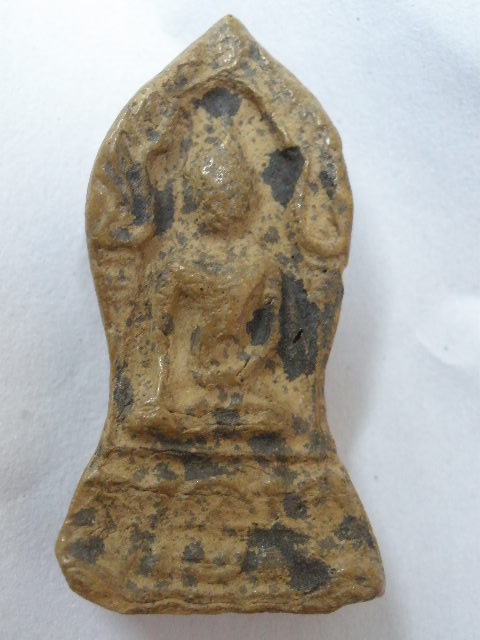 ท่านผู้รู้สายเหนือ (จ.พะเยา) พระยอดขุนพลซุ้มเรือนแก้วเสมาตัด แท้หรือปล่าวครับ 