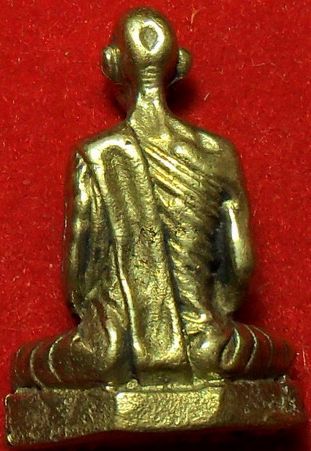 มีพระองค์ลอย 1 กริ่ง 1 พระชัย 5มีไห้ดูครับ