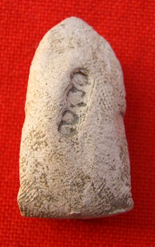 พระรอด ตอกยันต์จม รบกวนผู้รู้ช่วยตอบแบบฟันธงให้ด้วยครับ