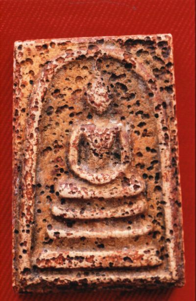 พระสมเด็จครับ รบกวนติชมและบอกรายละเอียดด้วยนะครับ