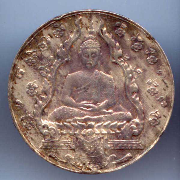 พระแก้วมรกต 2475 เนื้อเงิน แท้มั๊ยครับ