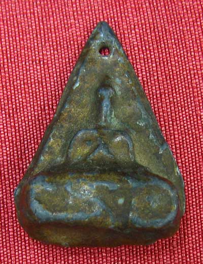 สอบถามพระหล่อพิมสามเหลี่ยมสองหน้า ลงรักปิดทองเดิม เนื้อตะกั่วครับ