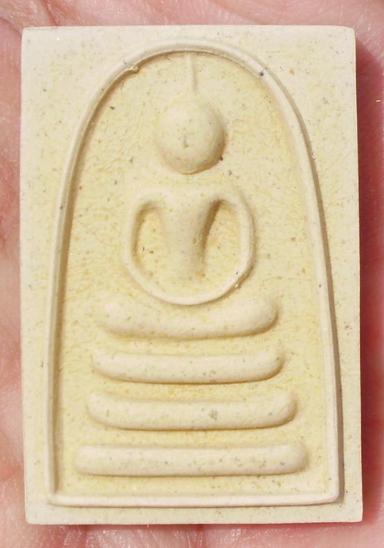 รบกวนอีกองค์ครับ แพ3 พัน มีโค๊ต ด้านใต้ ราคาแรงไหมครับ 