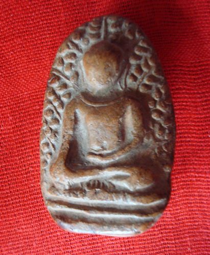 พระเปิม ลำพูน ครับ ช่วยบอกหน่อยว่าแท้ หรือ ไม่แท้