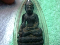 พระกริ่งอะไรครับ ไม่รู้ที่รบกวนท่านผู้รู้ด้วยครับ