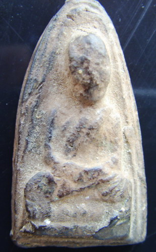 รบกวนด้วยหลวงปู่ทวดครับไม่รู้ว่าวัดอะไรราคาเท่าไร