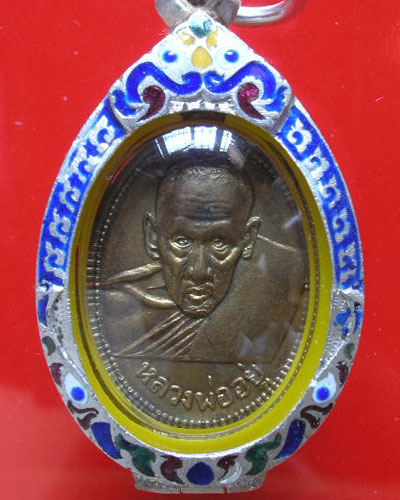 หลวงพ่ออยู่วัดบางหัวเสือกะไล่ทอง