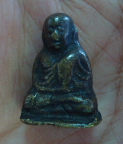 หลวงพ่อเงินองค์นี้ เป็นเงินบ้าง ช่วยวิจารย์ กันได้เลยครับ