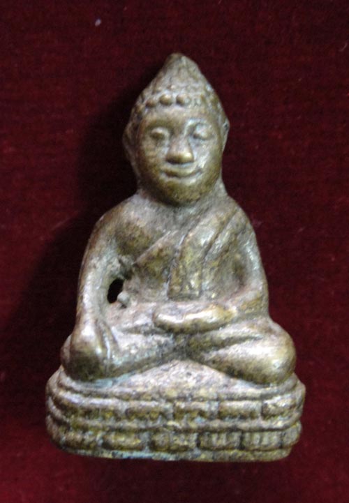 รบกวนพระชัยวัฒด้วยครับ