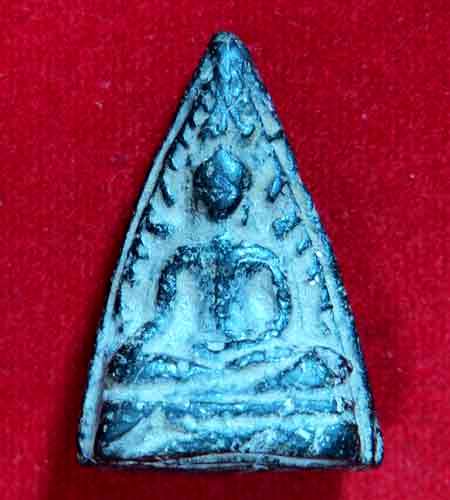 พระเนื้อดินครับ ขอรบกวนท่านอาจารย์ทุกท่านด้วยครับ