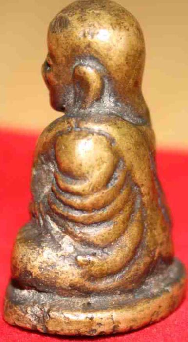 หลวงพ่อเงินรุ่นไหนครับ รบกวนช่วยดูหน่อยครับ