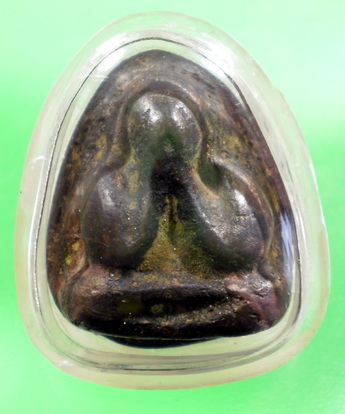 ขอรบกวนอีกสักองค์นะครับ(ใช่พระปิดตาของหลวงปู่แก้ววัดเคลือวัลย์หรือเปล่าครับ)