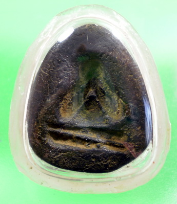 ขอรบกวนอีกสักองค์นะครับ(ใช่พระปิดตาของหลวงปู่แก้ววัดเคลือวัลย์หรือเปล่าครับ)