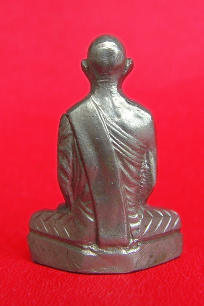 รบกวนพี่ ๆ ช่วยดู หลวงพ่อเดิมให้หน่อยครับ  เจอบนหิ้งที่บ้าน  ล้างมาครับ