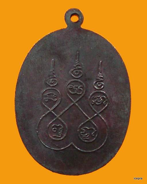 หลวงพ่อคลิ้ง หลังยันต์ครับ