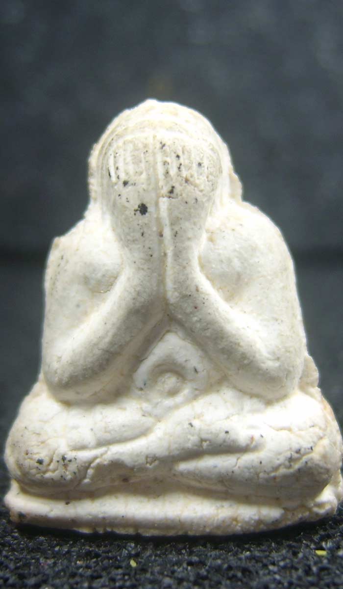 เรียนสอบถาม พระปิดตาลอยองค์ นะครับ