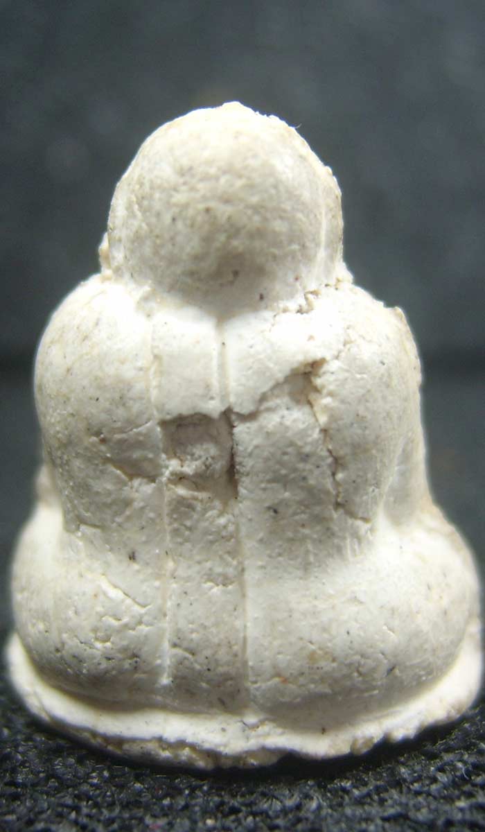 เรียนสอบถาม พระปิดตาลอยองค์ นะครับ