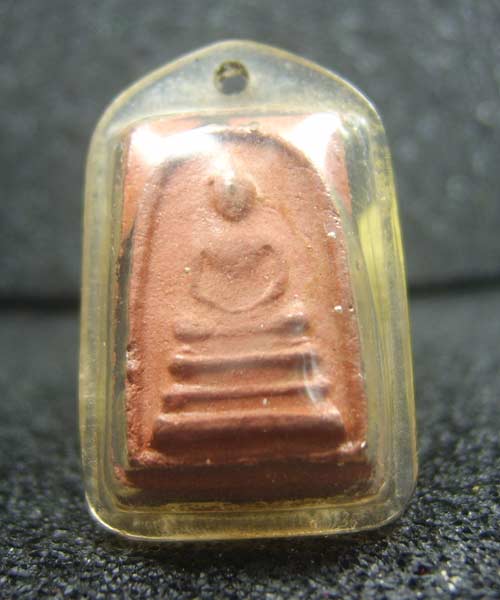 พระสมเด็จพิมพ์คะแนน  เนื้อแดง หลังยันต์ รบกวนสมาชิกด้วยนะคับว่าที่ไหน