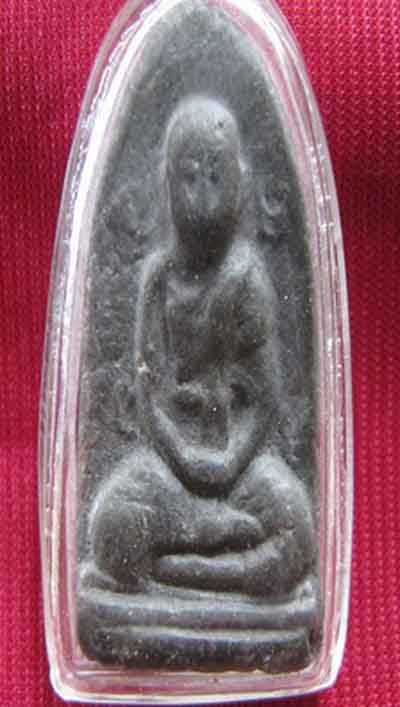 เล็บมือ วัดโพธิ์ ครับ หลวงปู่สุขครับ ขอสอบถาม..