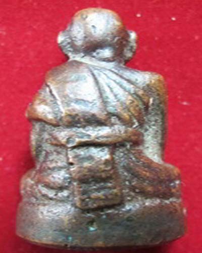 รูปหล่อเนื้อทองแดง  ครับ หลวงปู่สุขครับ ขอสอบถาม..