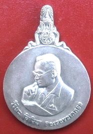 เหรียญพระมหาชนก พิมพ์ใหญ่ เนื้อเงิน พร้อมหนังสือ สวยมาก