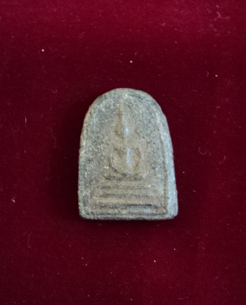 พระเนื้อผงหลังปั๊ม พ.ร. 