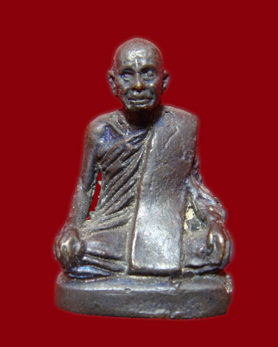 รูปหล่อหลวงพ่อท่านใดครับ