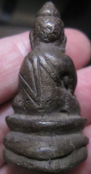 รูปหล่อคล้ายพระกริ่ง แต่ไม่ใช่กริ่ง