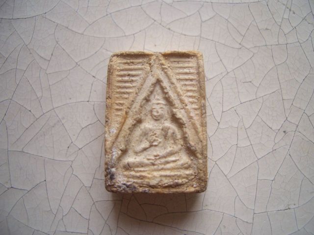 วัดปากน้ำ ถ่ายให้ช่วยดูครับ แท้หรืเก๊ รุ่นไหน พิม์ไหนครับ 