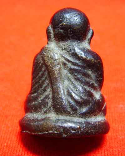 รูปหล่อหลวงพ่อเงินรบกวนพี่ๆหน่อยครับ