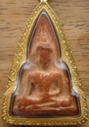 องค์นี้เคยเอาเข้าไปที่ร้านค้าแต่พี่ๆทางเวปว่าไม่ดีแต่ลองมาขอความเห็นทั่วไปครับ