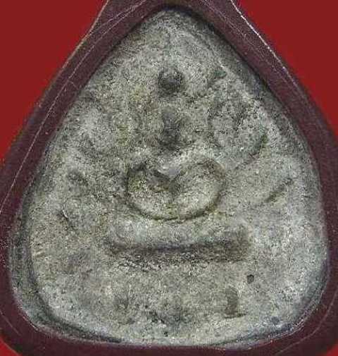 สององค์นี้มีคนมาให้บูชา ไม่ทราบว่าควรจะเอาไว้บูชาดีไหมครับ