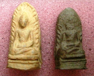 พระรอด 2 องค์